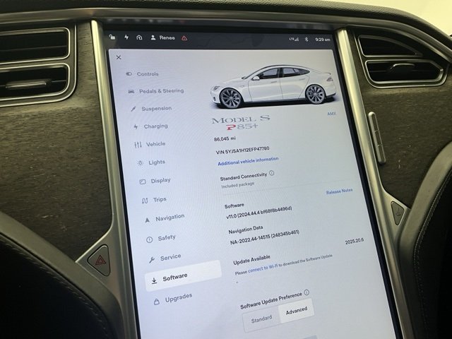 2014 Tesla Model S photo 25