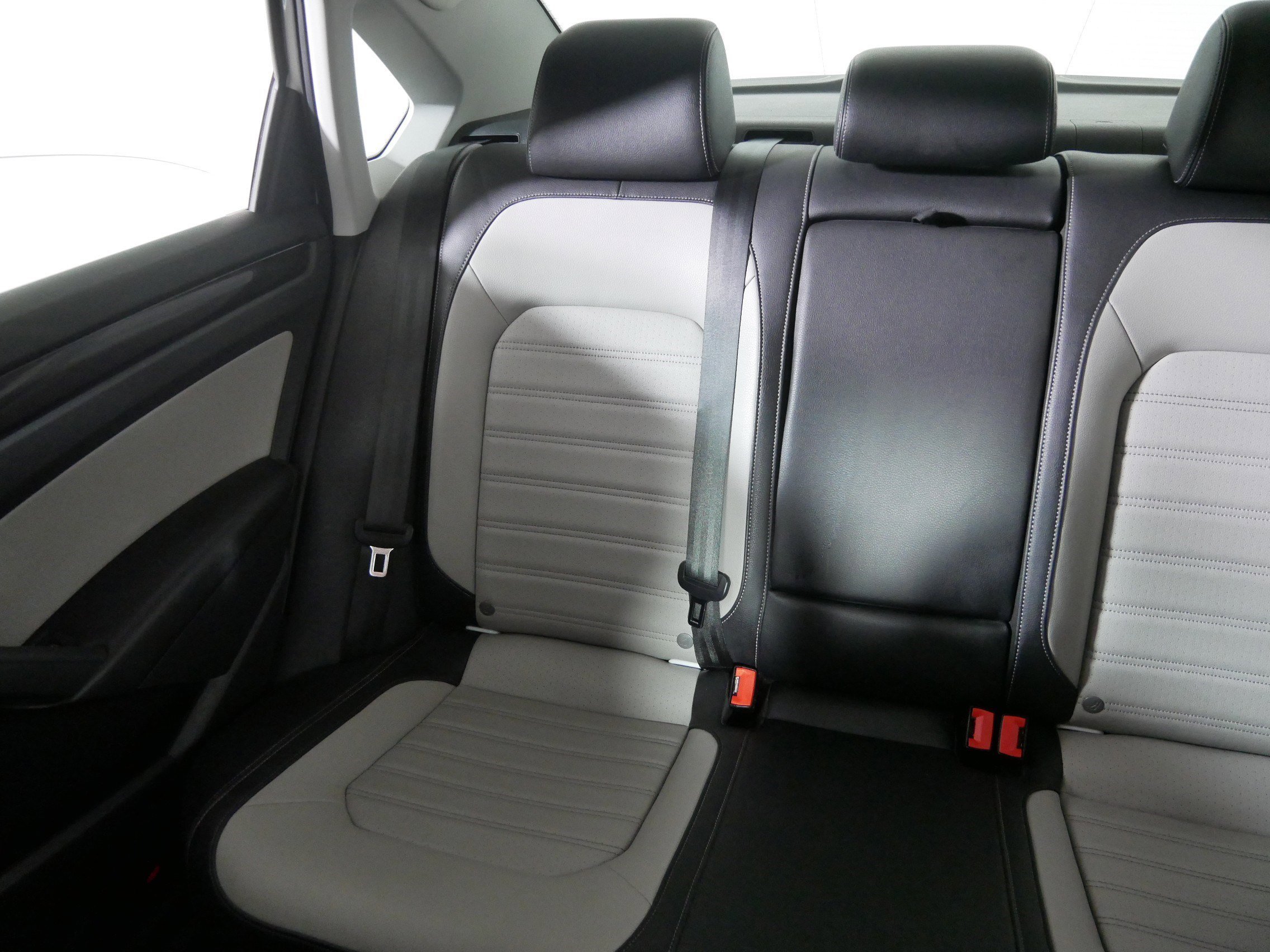 2015 Volkswagen Passat SE photo 12