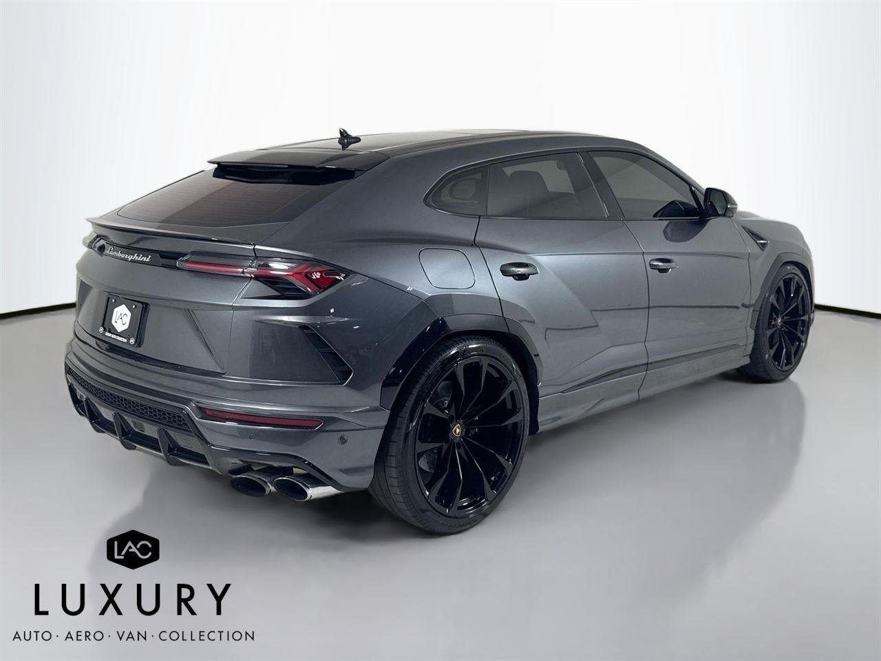 2019 Lamborghini Urus Base photo 4