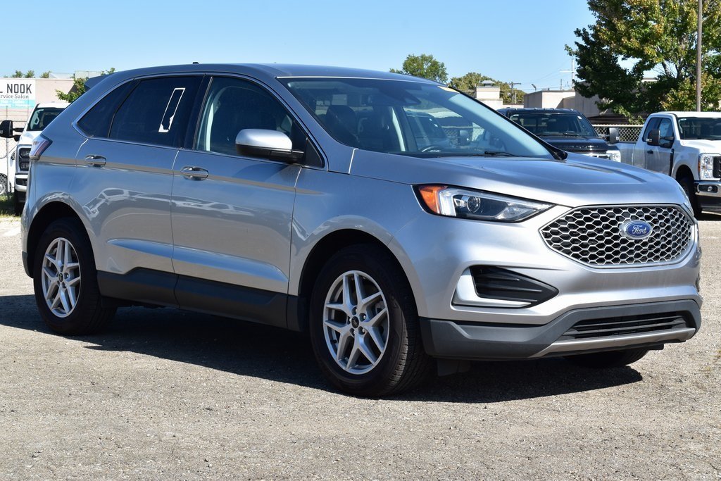 2023 Ford Edge SEL photo 3