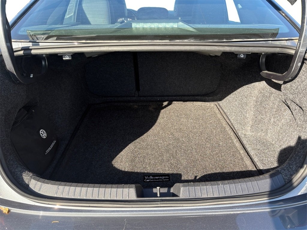 2019 Volkswagen Jetta R-Line photo 18
