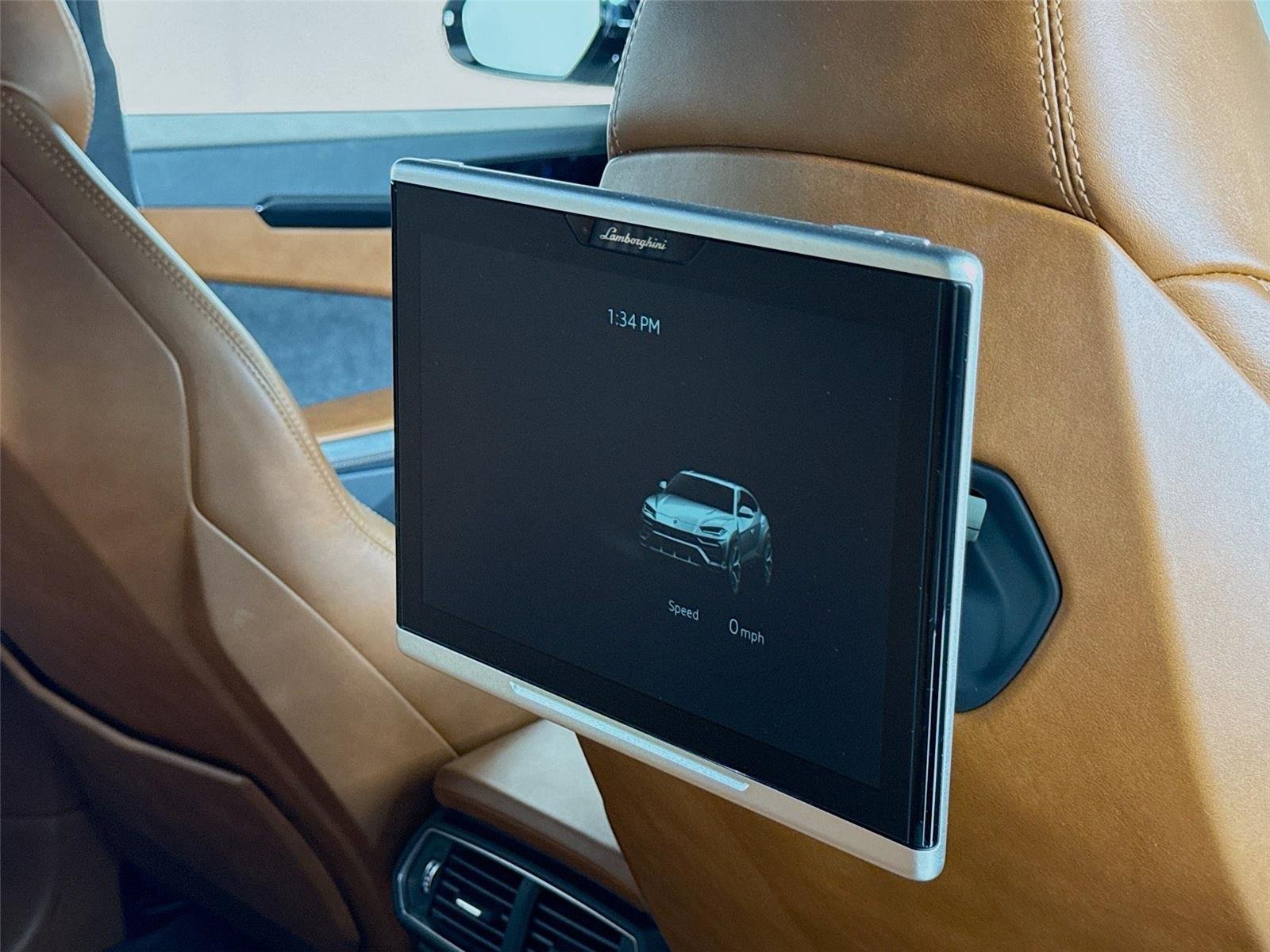 2019 Lamborghini Urus Base photo 28