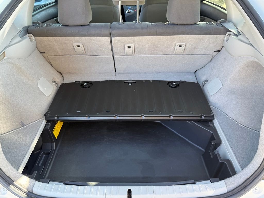 2012 Toyota Prius Five photo 16