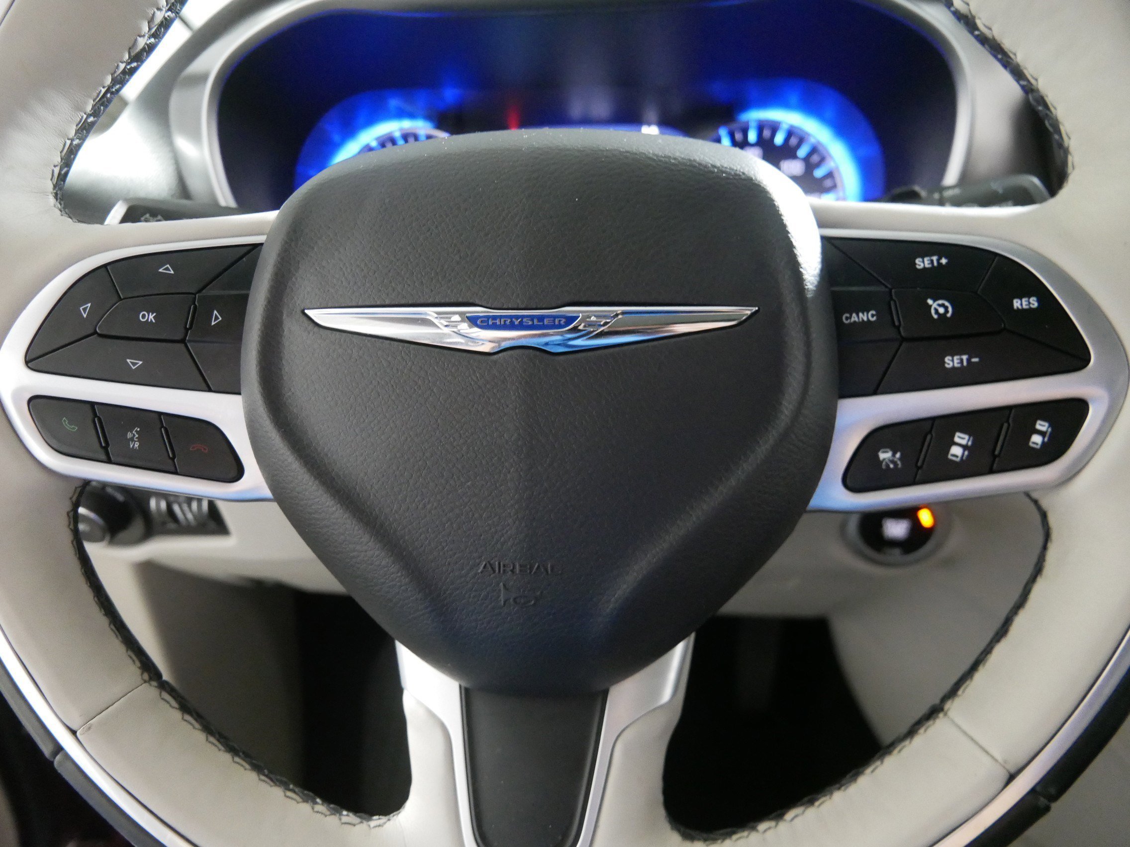 2018 Chrysler Pacifica Limited photo 25