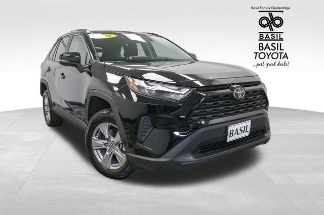 2025 Toyota RAV4 XLE photo 2