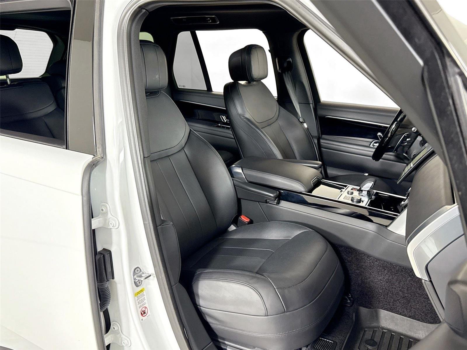 2023 Land Rover Range Rover SE photo 28