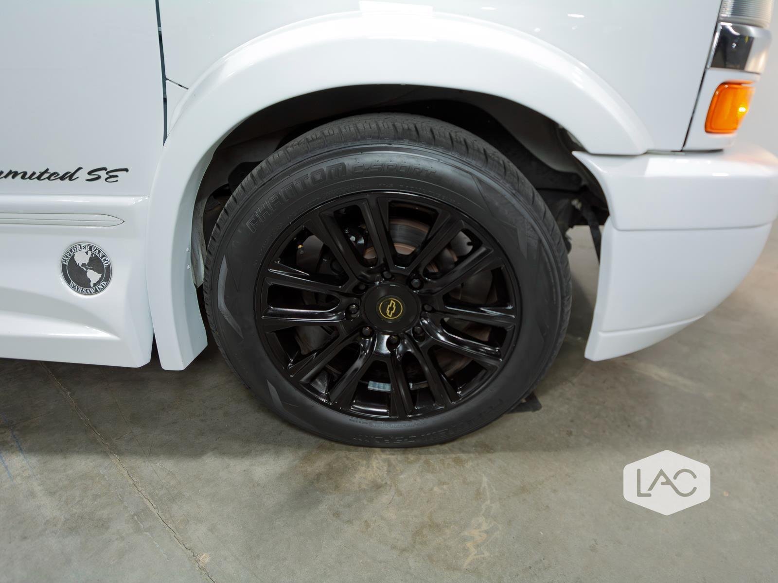 2019 Chevrolet Express photo 9
