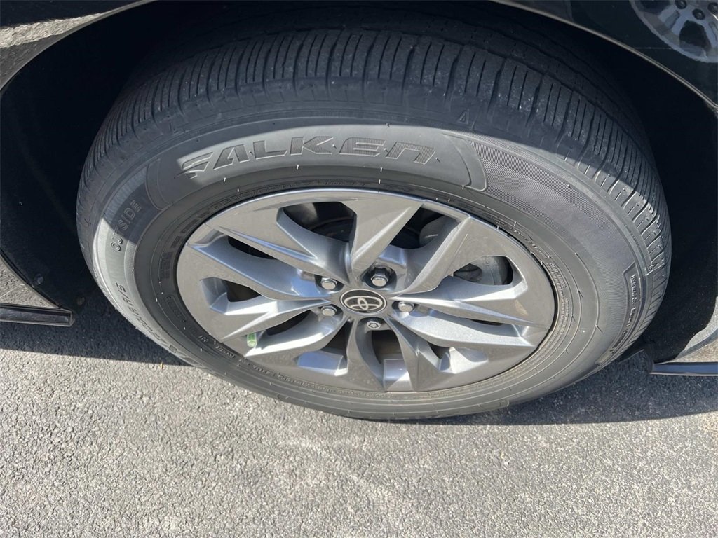 2022 Toyota Sienna LE photo 6