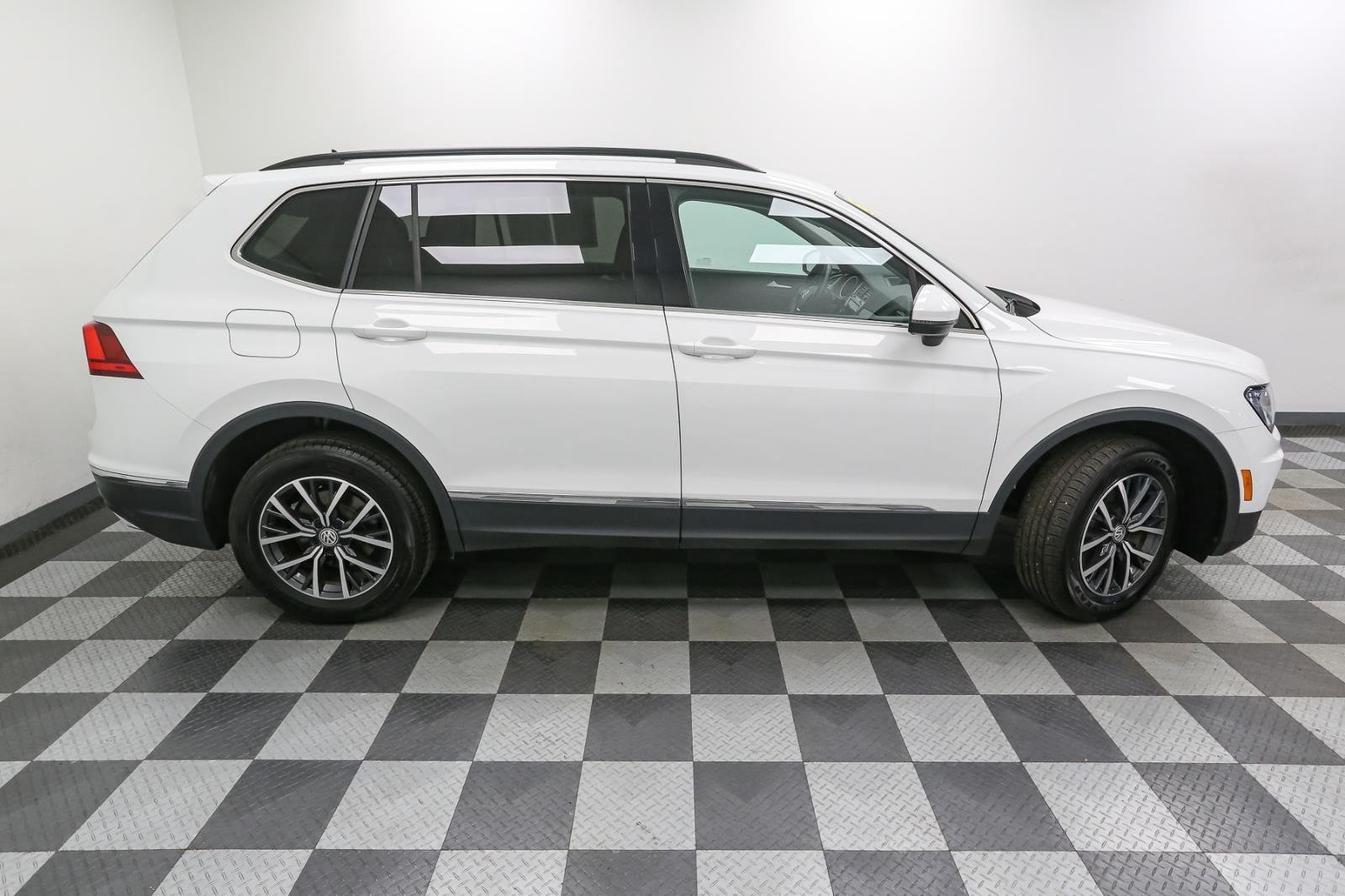 2020 Volkswagen Tiguan SE photo 3