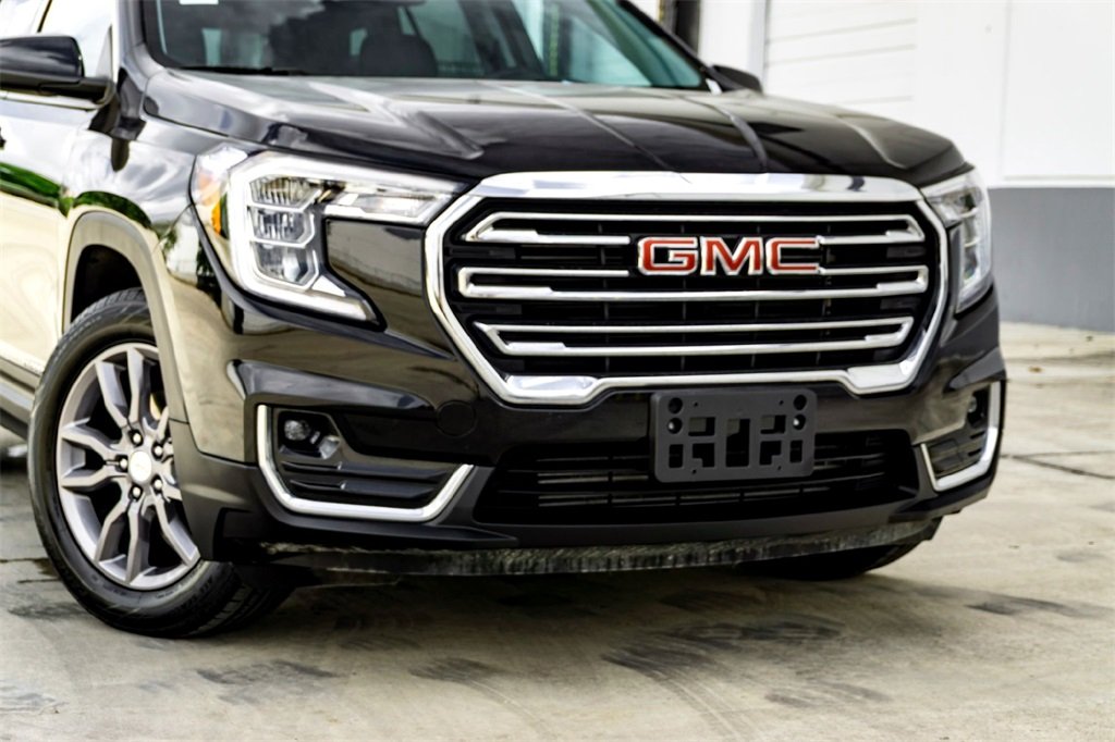 2024 Gmc Terrain SLT photo 2