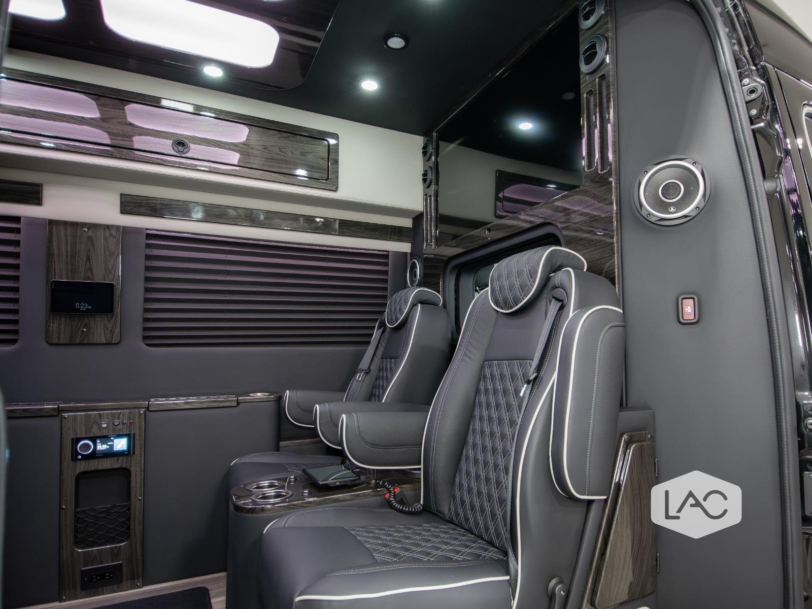 2024 Mercedes Benz Sprinter 3500 photo 4