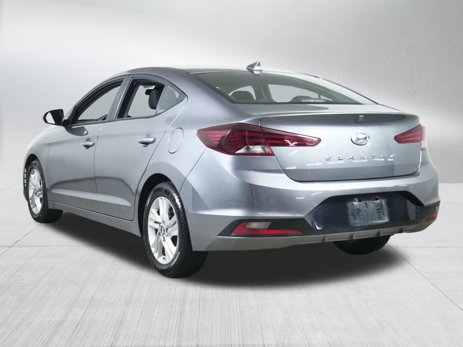 2020 Hyundai Elantra SEL photo 5