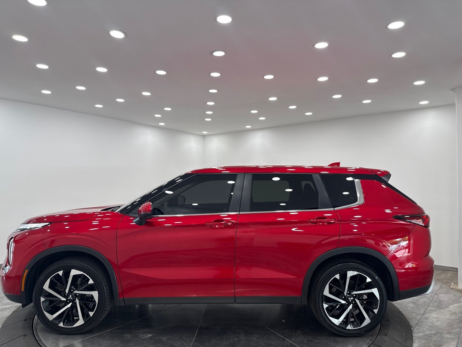 2024 Mitsubishi Outlander SE photo 4