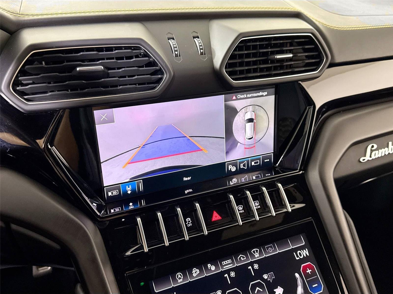 2022 Lamborghini Urus photo 17