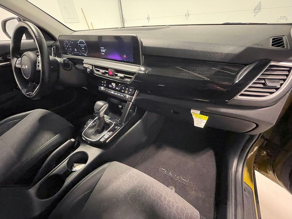 2024 Kia Seltos S photo 17