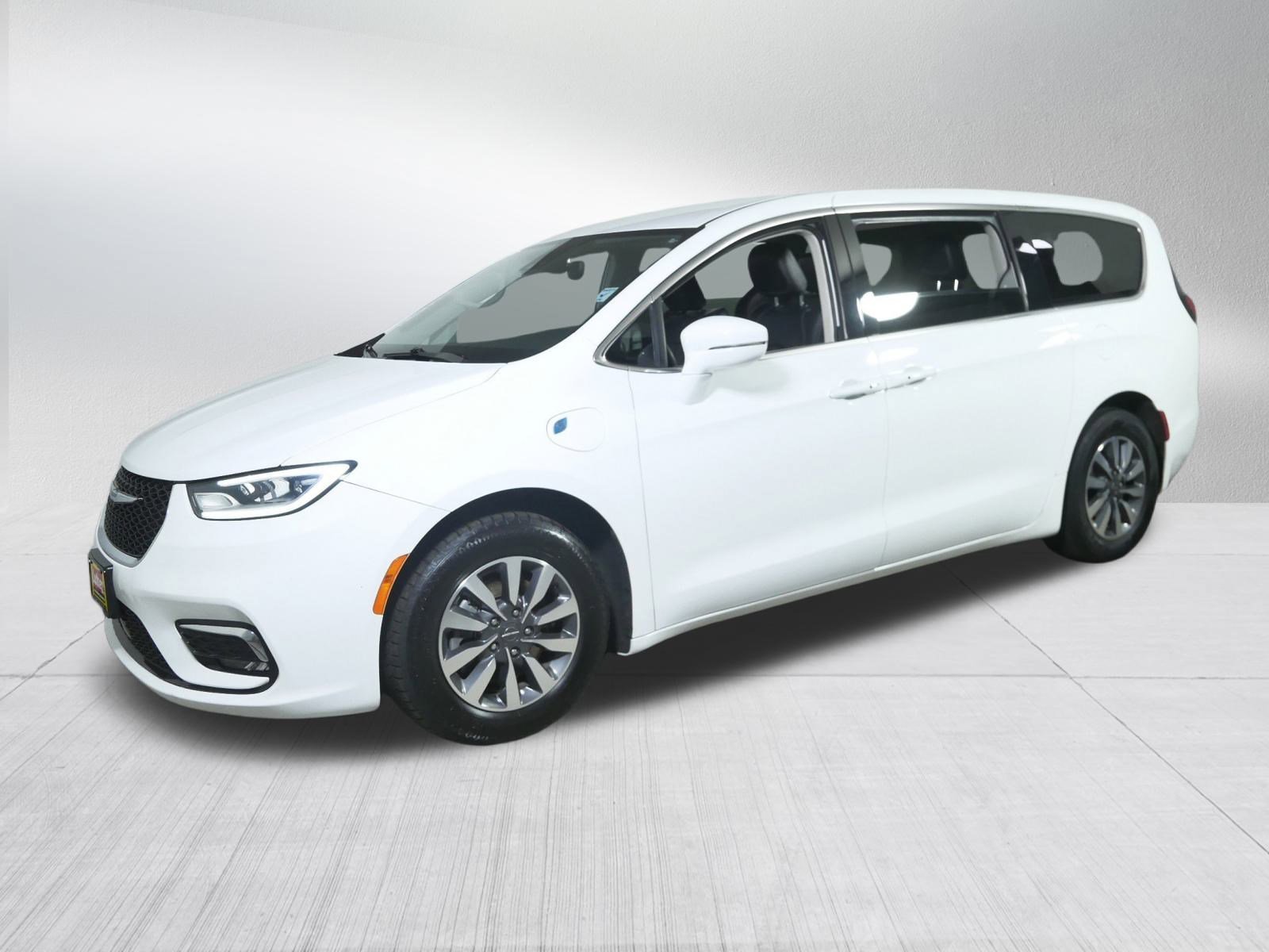 2022 Chrysler Pacifica Hybrid Touring L photo 3