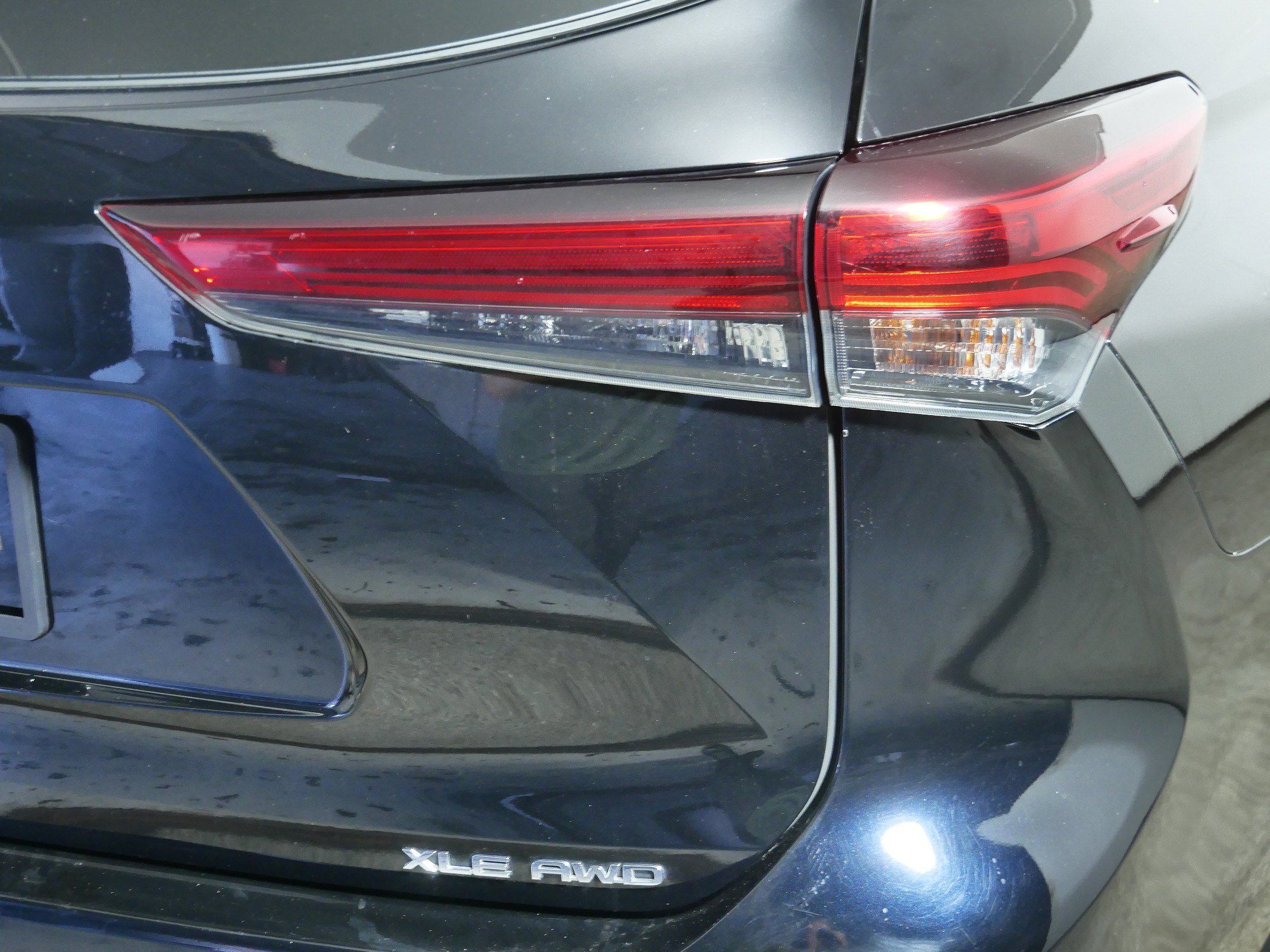 2021 Toyota Highlander XLE photo 17