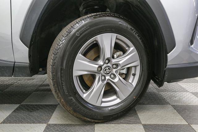 2025 Toyota RAV4 Hybrid LE photo 13