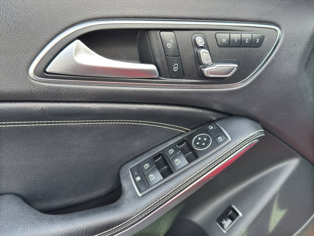 2017 Mercedes Benz CLA 250 photo 12