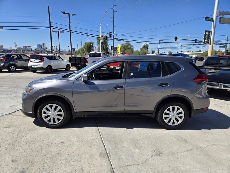 2017 Nissan Rogue S photo 2