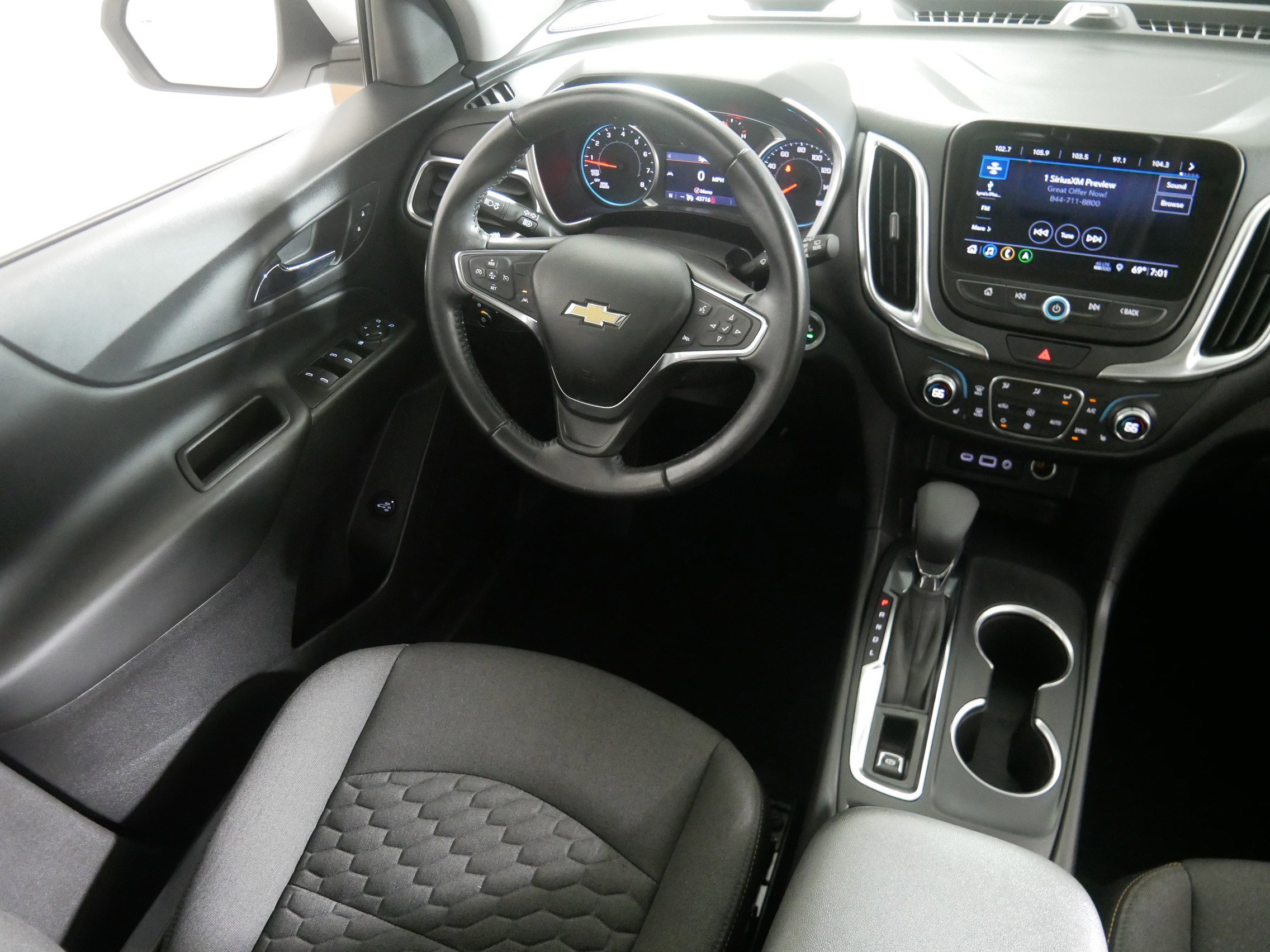 2021 Chevrolet Equinox LT photo 9