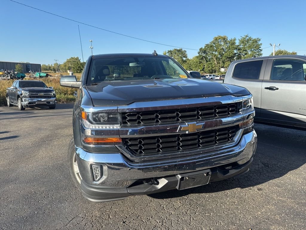 2017 Chevrolet Silverado 1500 LT photo 3