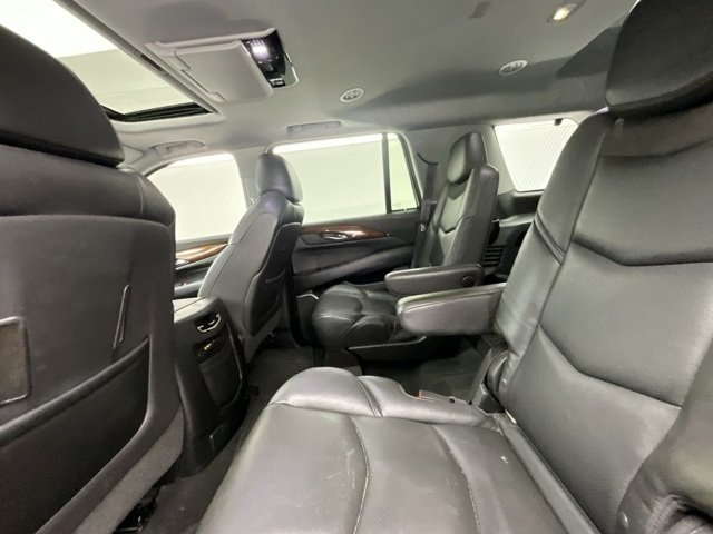 2016 Cadillac Escalade Luxury photo 4