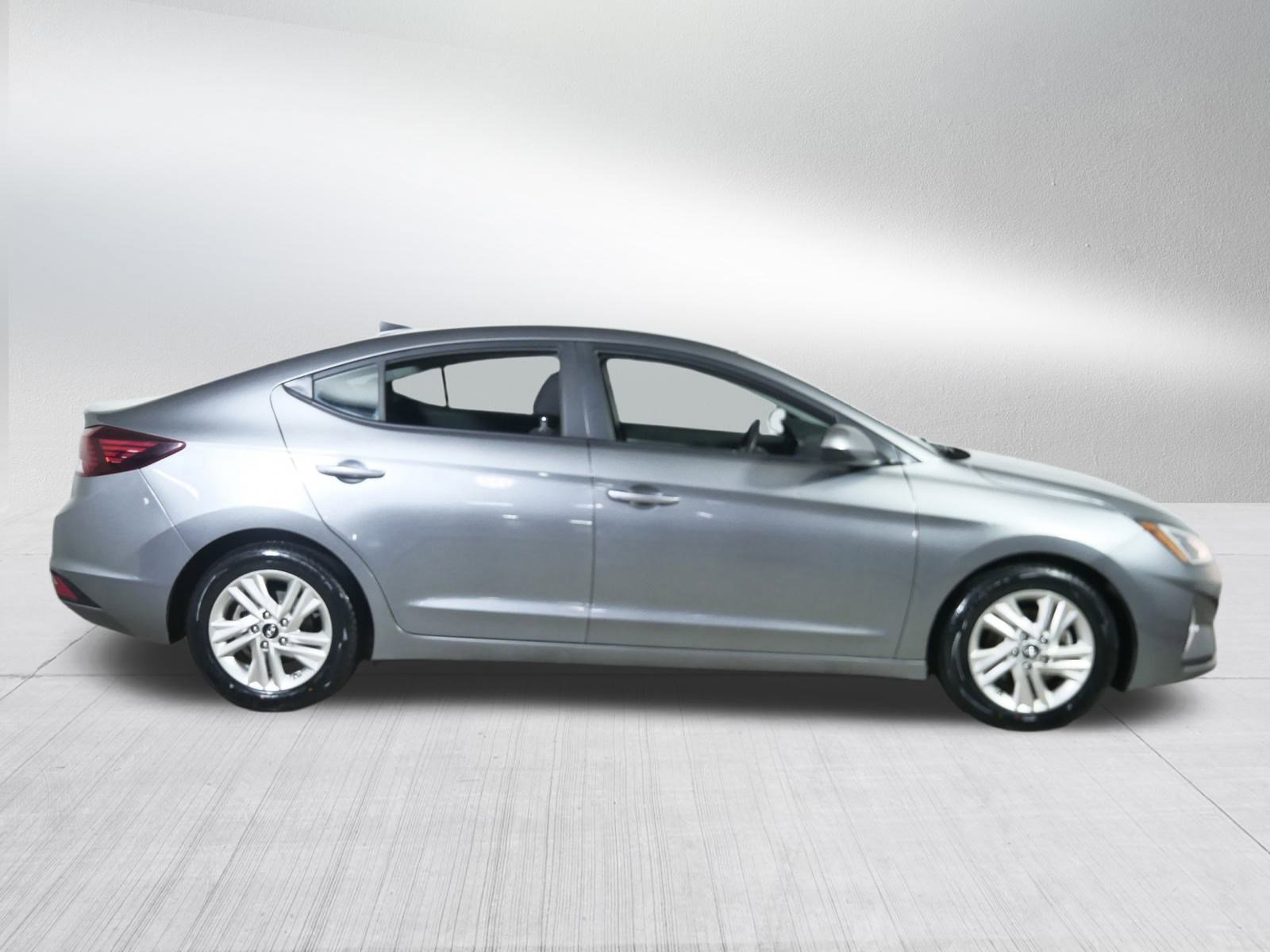 2020 Hyundai Elantra SEL photo 8