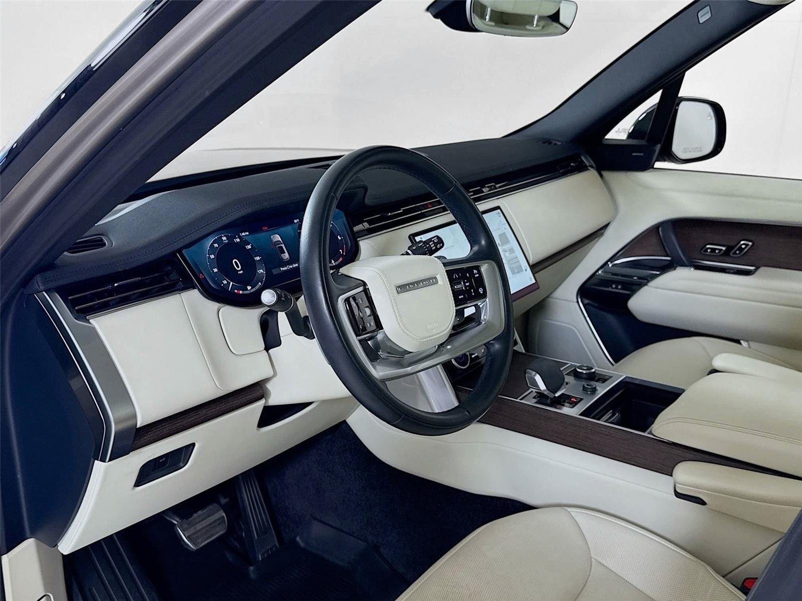 2023 Land Rover Range Rover SE photo 13