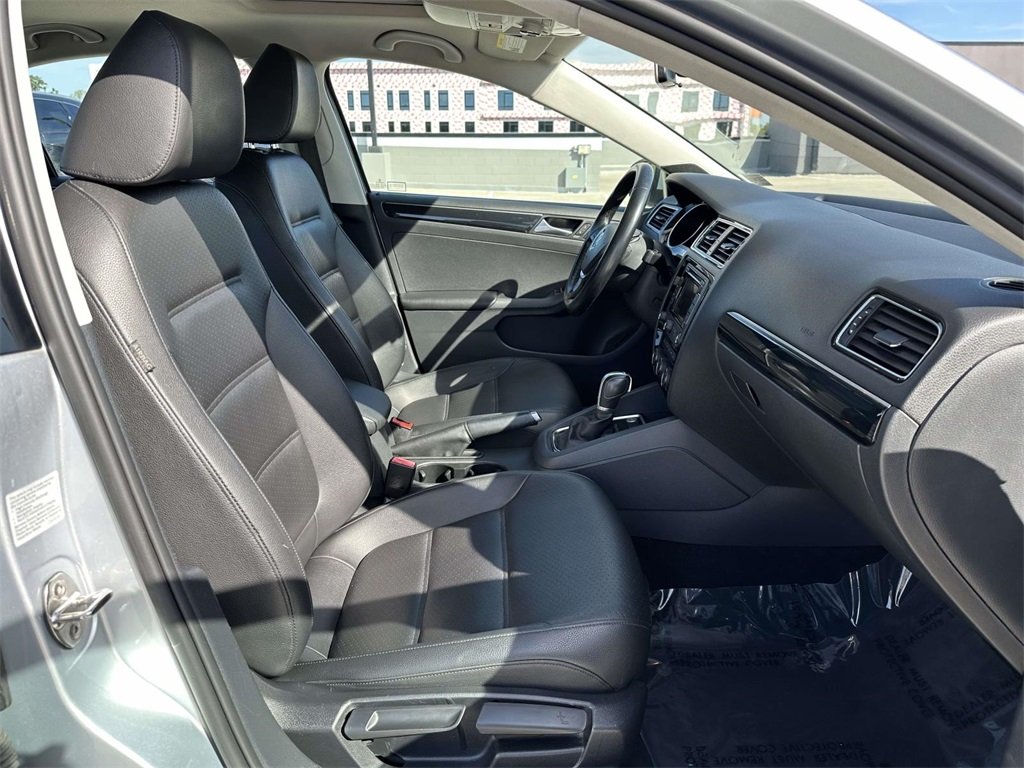 2015 Volkswagen Jetta 2.0 TDI SEL photo 16