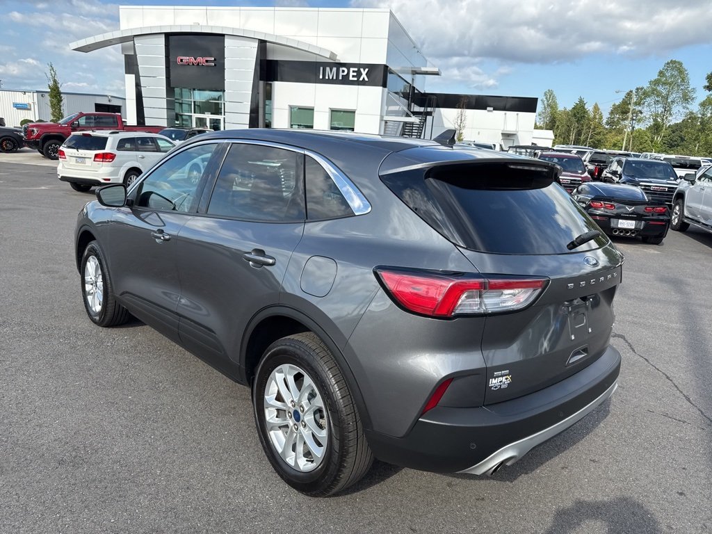 2022 Ford Escape SE photo 2