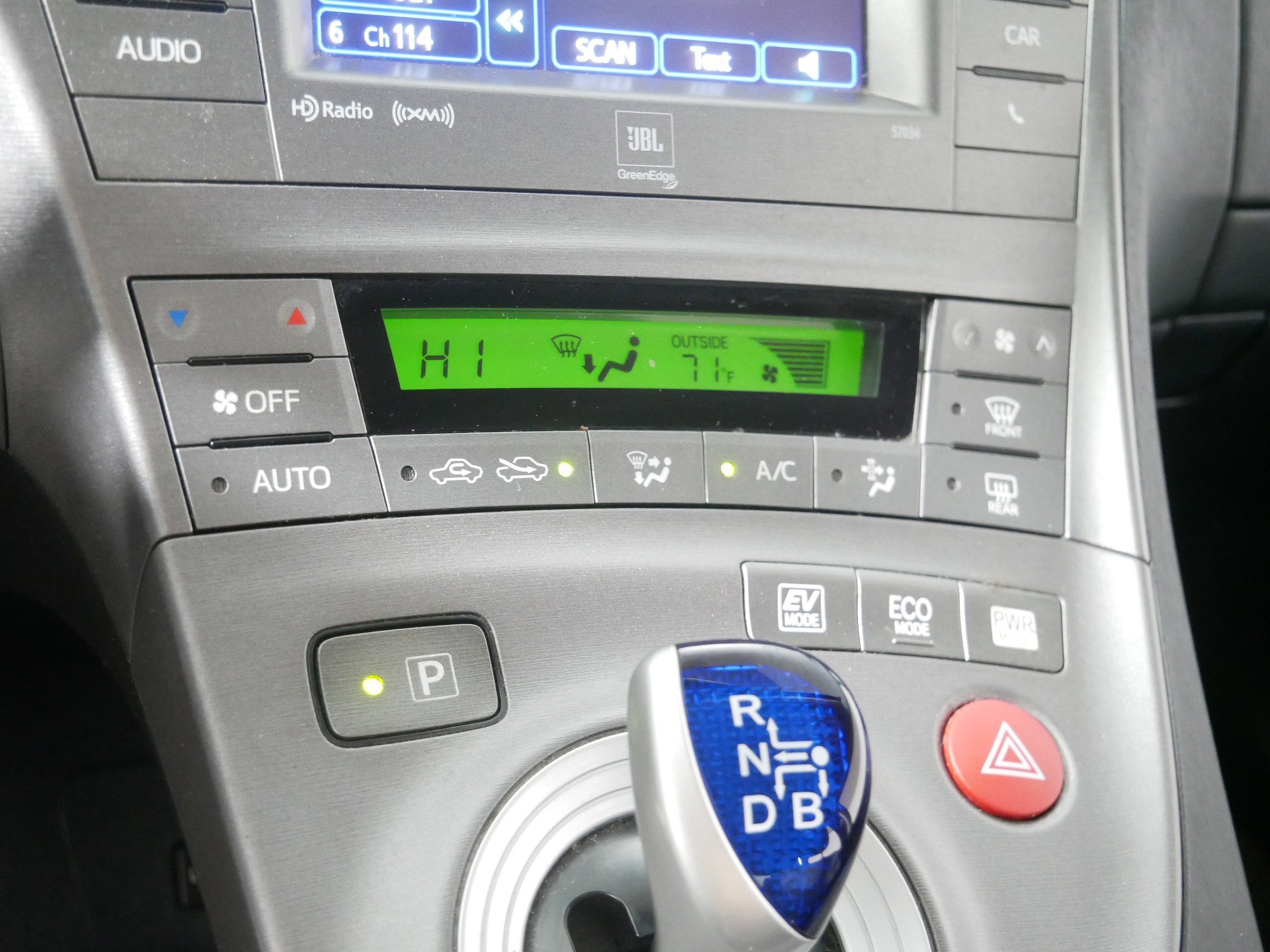 2015 Toyota Prius Five photo 22