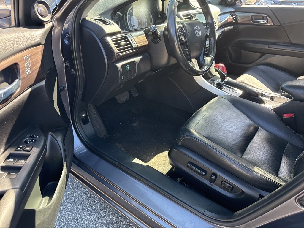 2017 Honda Accord EX-L V6 photo 11