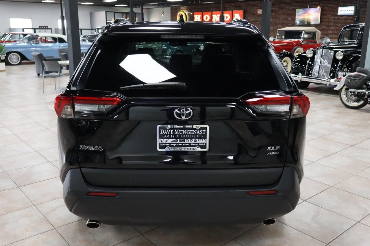 2024 Toyota RAV4 XLE photo 3