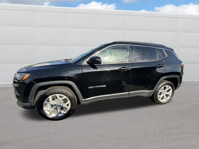 2024 Jeep Compass Latitude photo 2