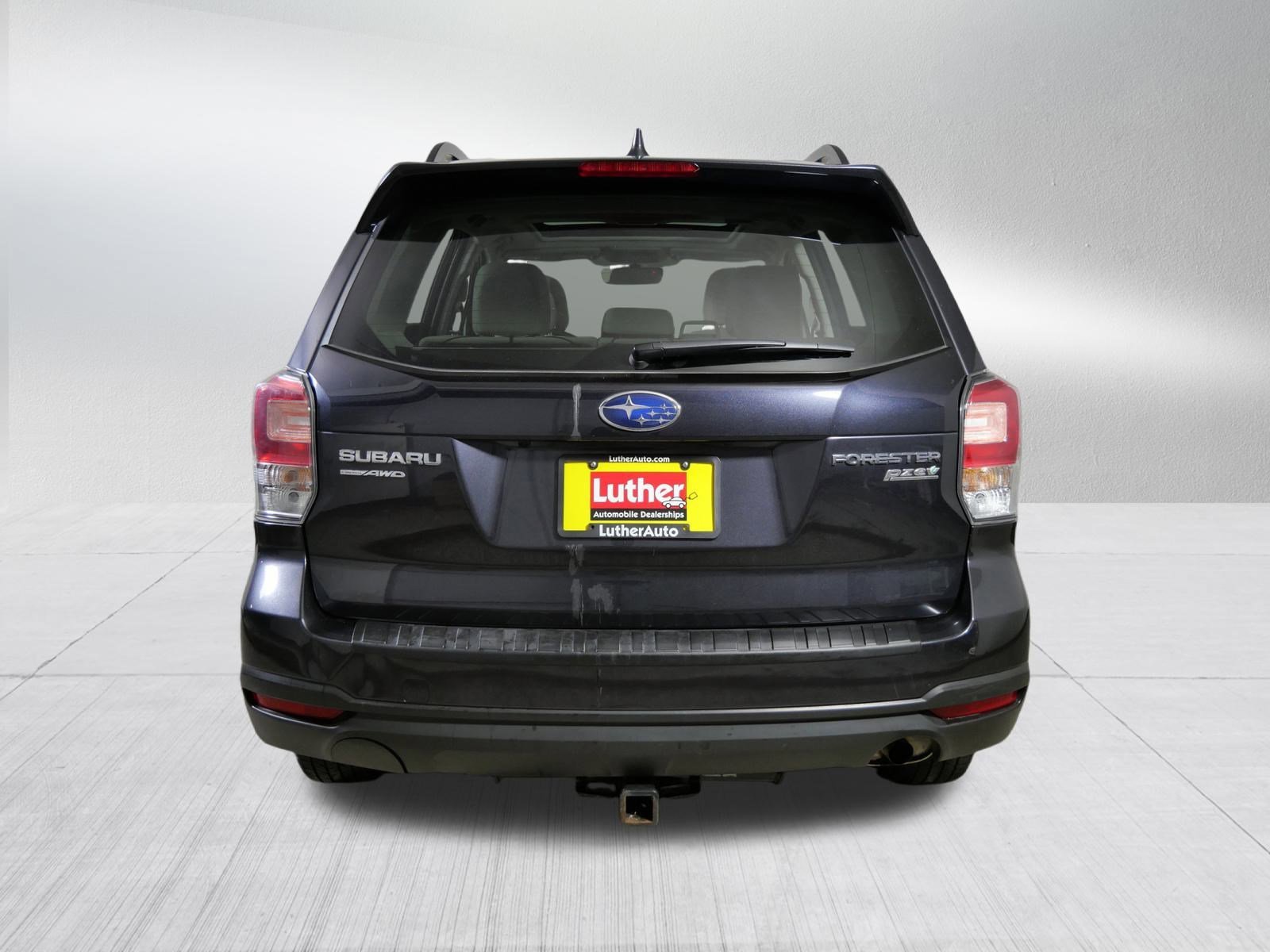 2017 Subaru Forester Premium photo 6