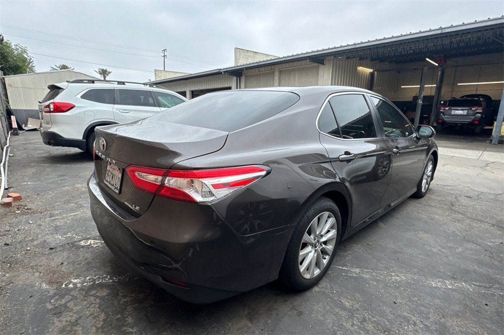 2018 Toyota Camry LE photo 2