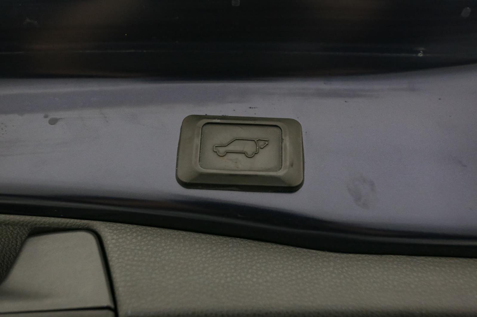 2024 Toyota RAV4 XLE photo 10