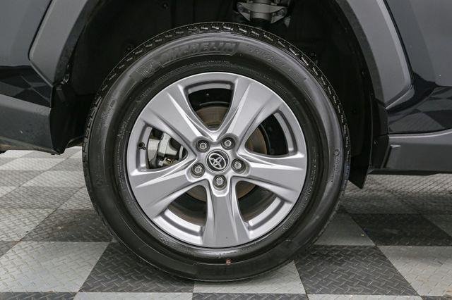 2025 Toyota RAV4 XLE photo 14
