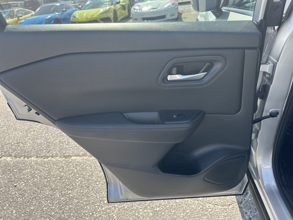 2024 Nissan Rogue SV photo 25