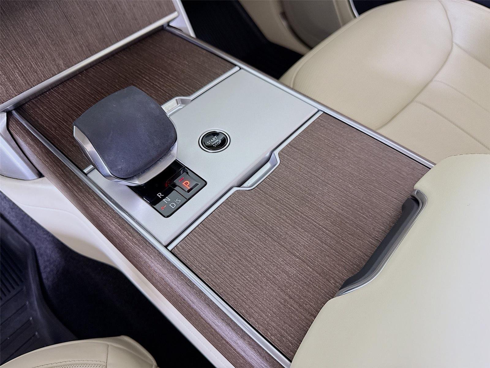 2024 Land Rover Range Rover SE SV photo 19