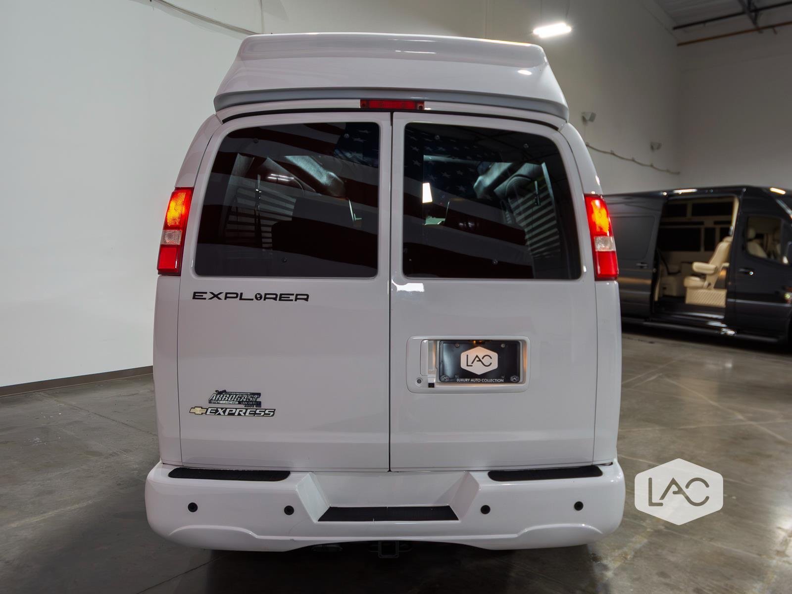 2019 Chevrolet Express photo 3