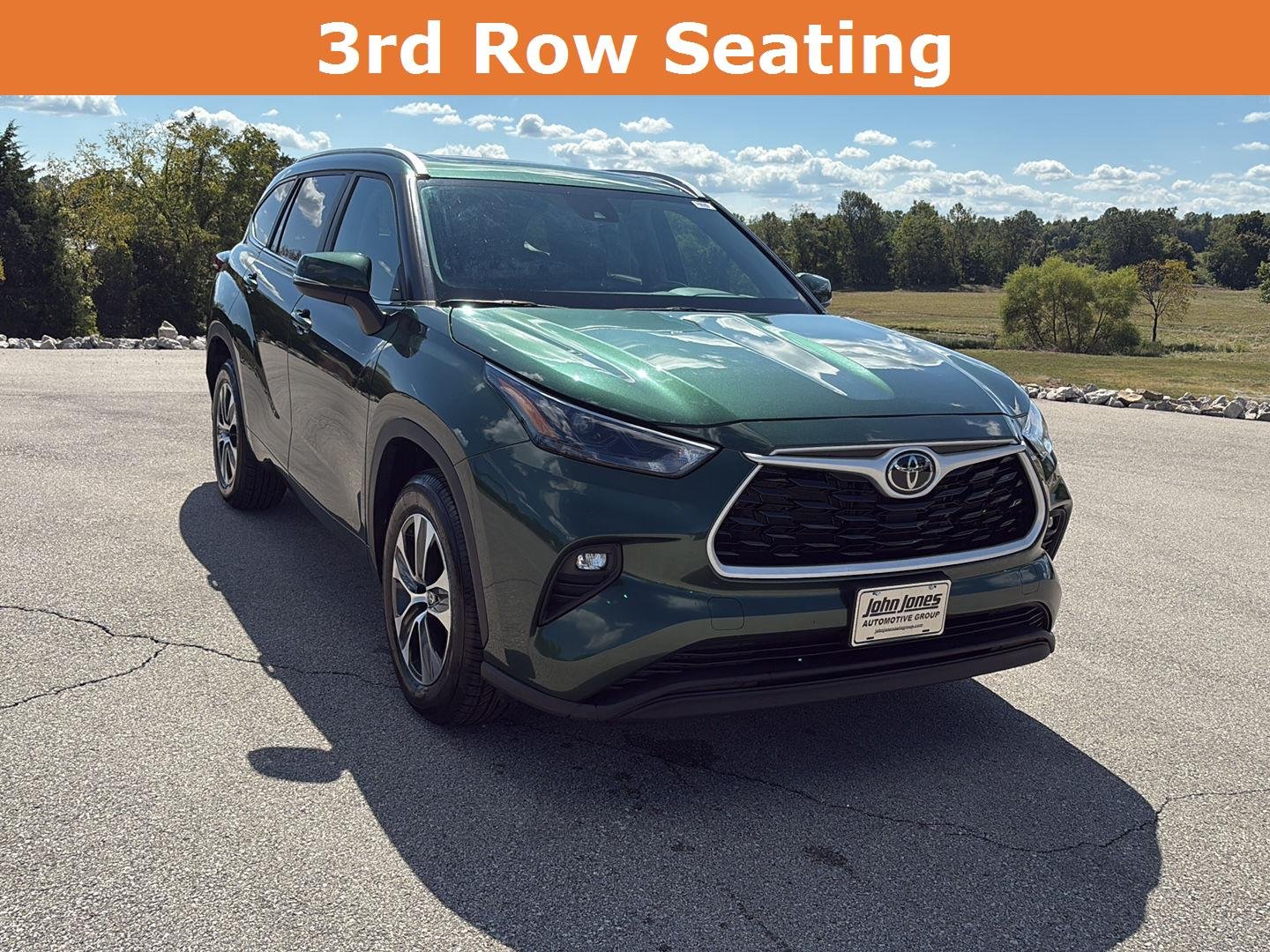 2024 Toyota Highlander XLE photo 2