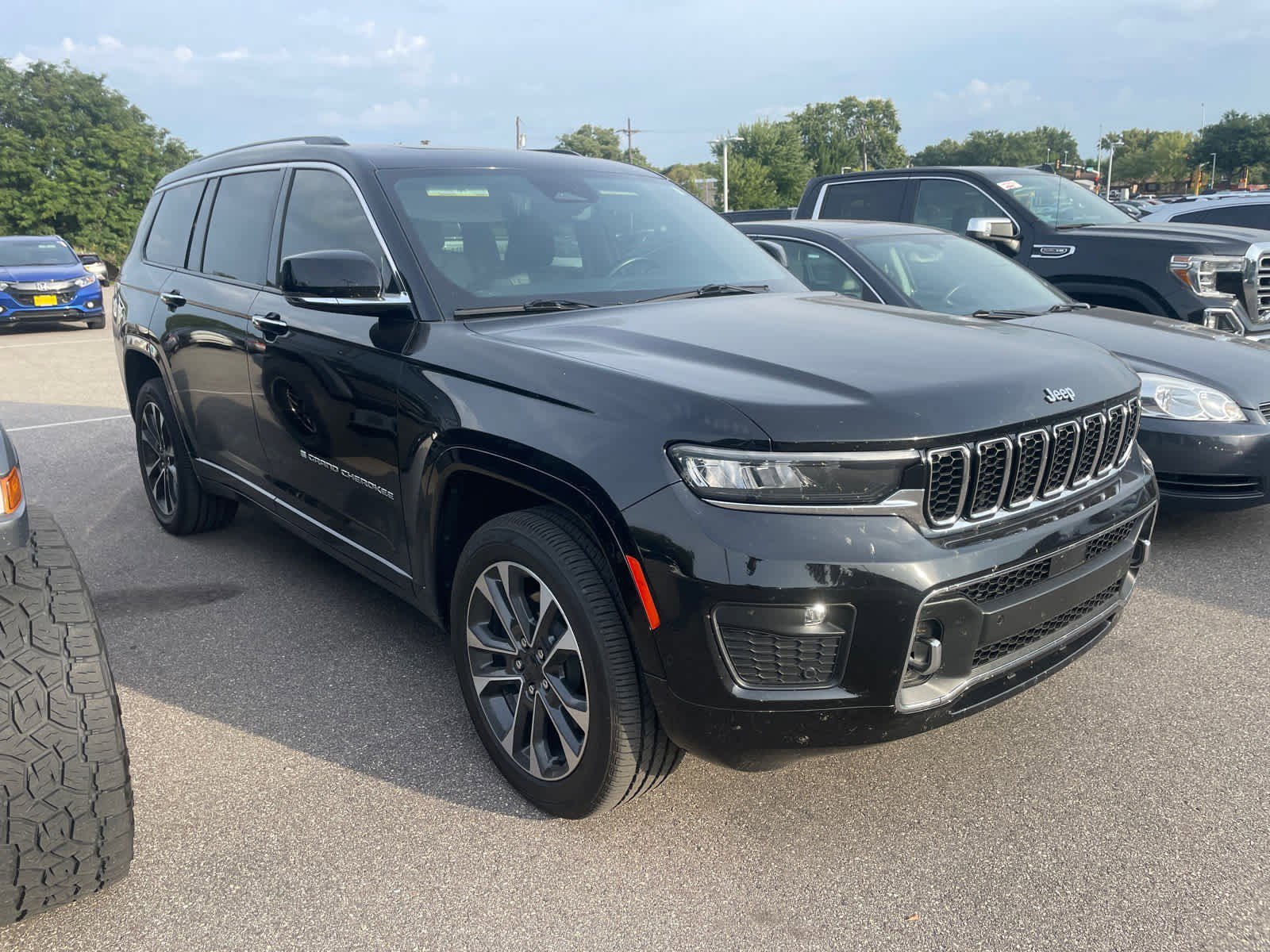 2021 Jeep Grand Cherokee Overland photo 3