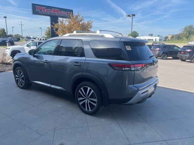 2024 Nissan Pathfinder Platinum photo 3