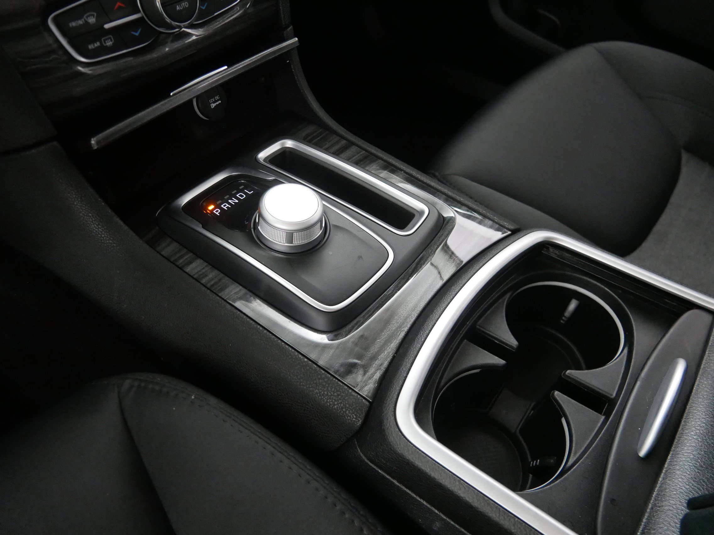 2022 Chrysler 300 Touring photo 22