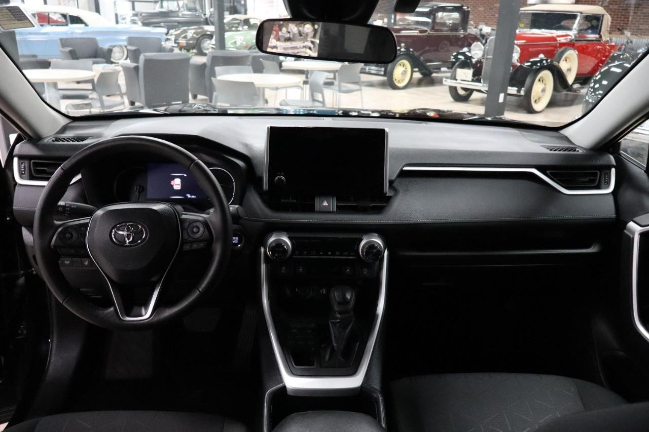 2024 Toyota RAV4 XLE photo 11