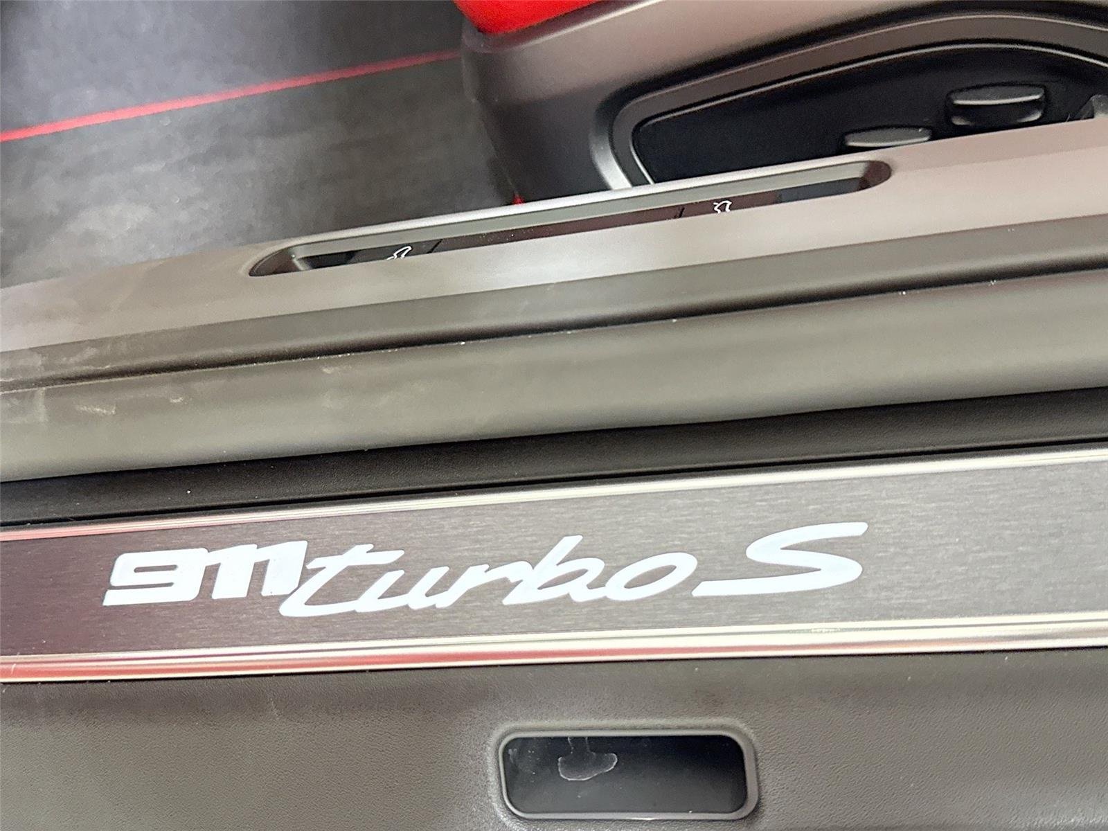 2025 Porsche 911 Turbo S photo 35