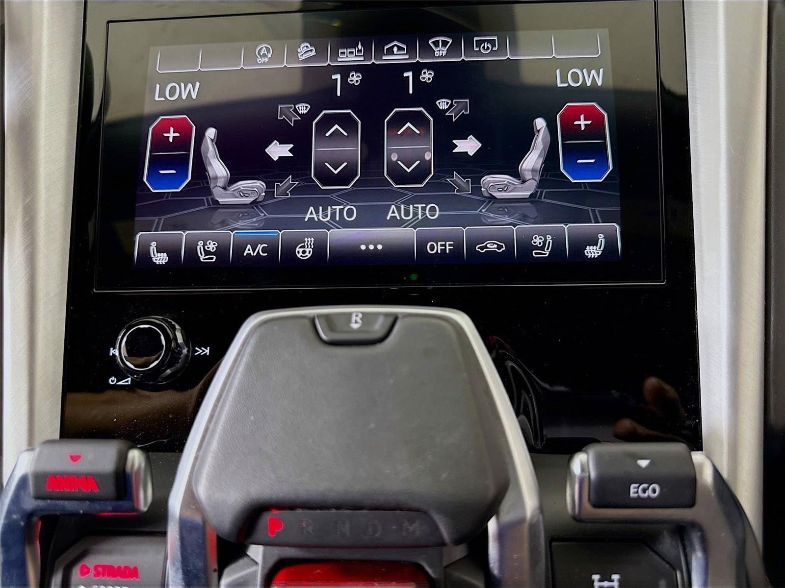 2020 Lamborghini Urus photo 18