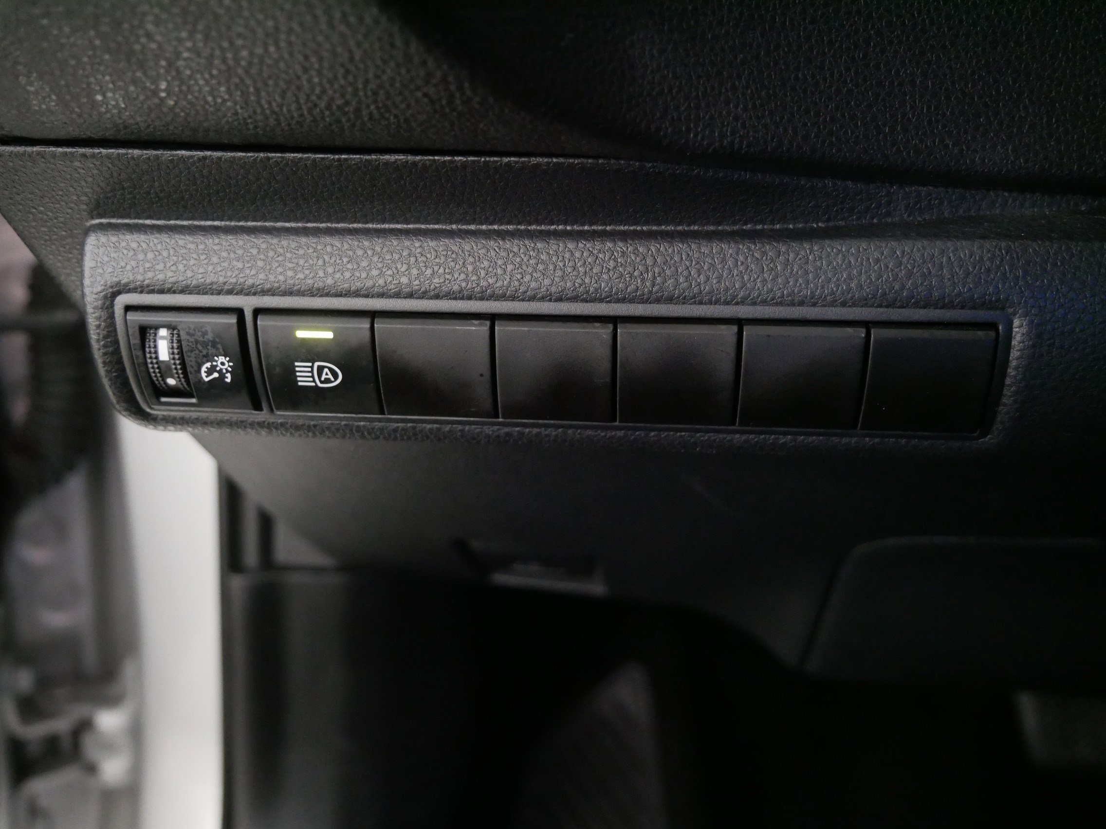 2022 Toyota Corolla LE photo 25
